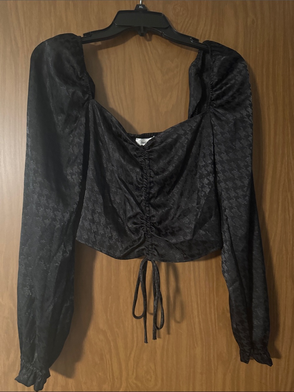 Black Ruched Long-Sleeve Crop Top - Women - Houndstooth